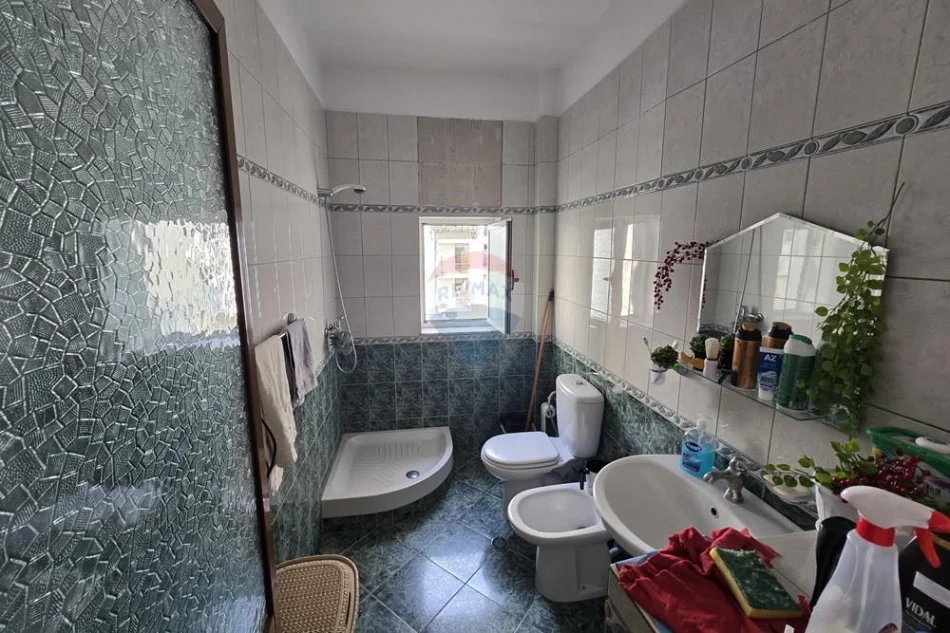 Tirane, shitet apartament 3+1 , 98 m² 275.000 € 
