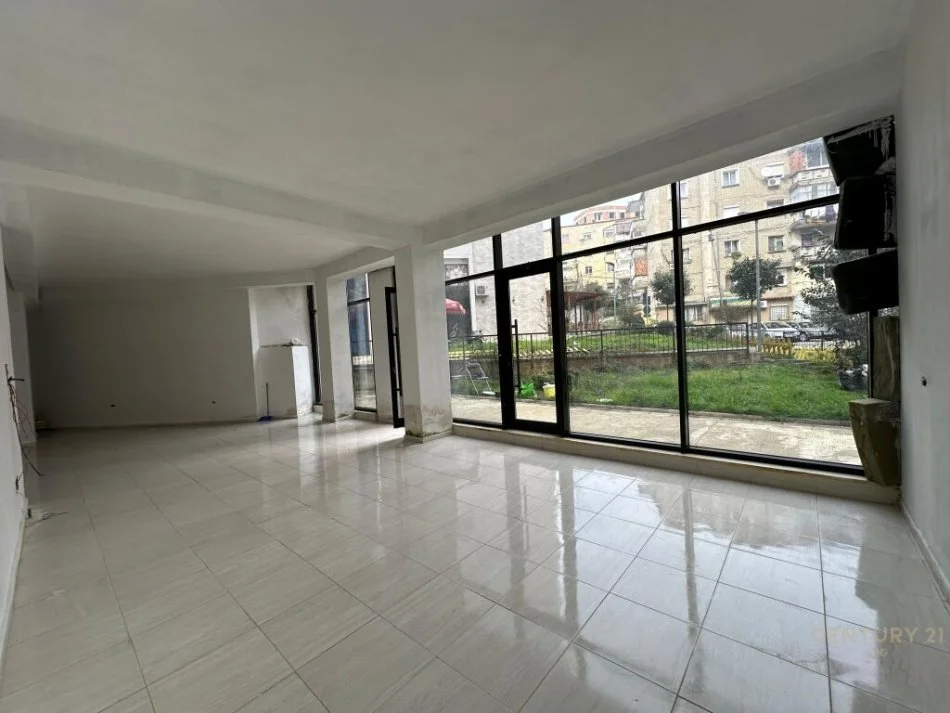 Tirane, shitet ambjent biznesi , 121 m² 225.000 € (Bulevardi Zhan Dark)