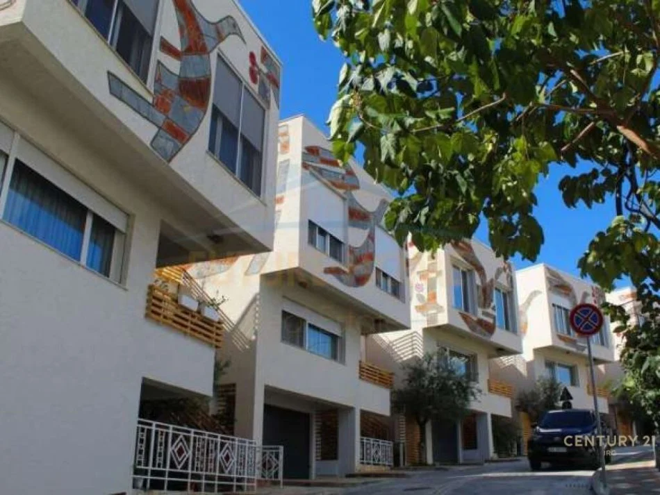 Tirane, jepet me qera Vile 2 Katshe , 400 m² (Rezidenca Kodra e Diellit 2)