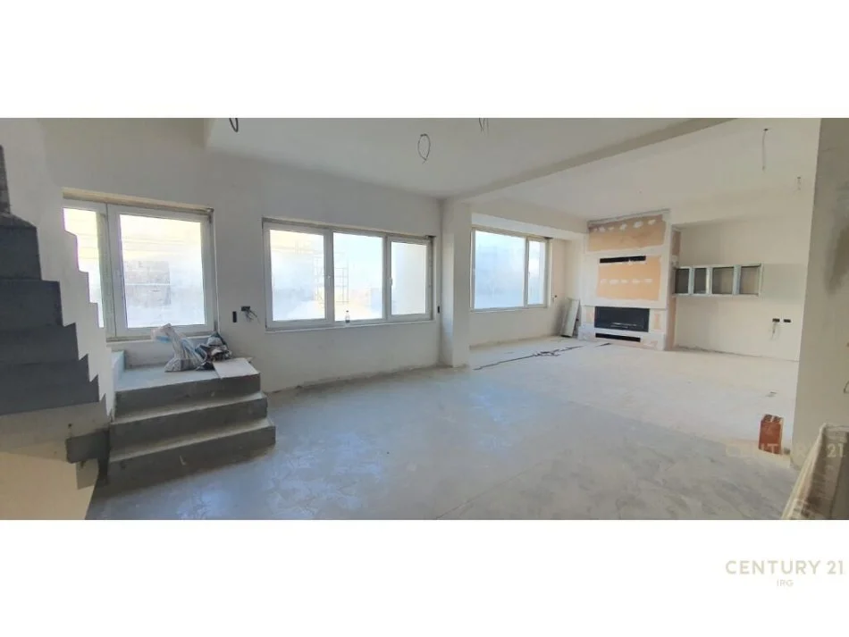 Tirane, jepet me qera Vile 2 Katshe , 400 m² (Rezidenca Kodra e Diellit 2)