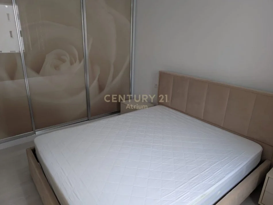 Tirane, shitet apartament 2+1+Aneks+Ballkon Kati 3, 100 m² 