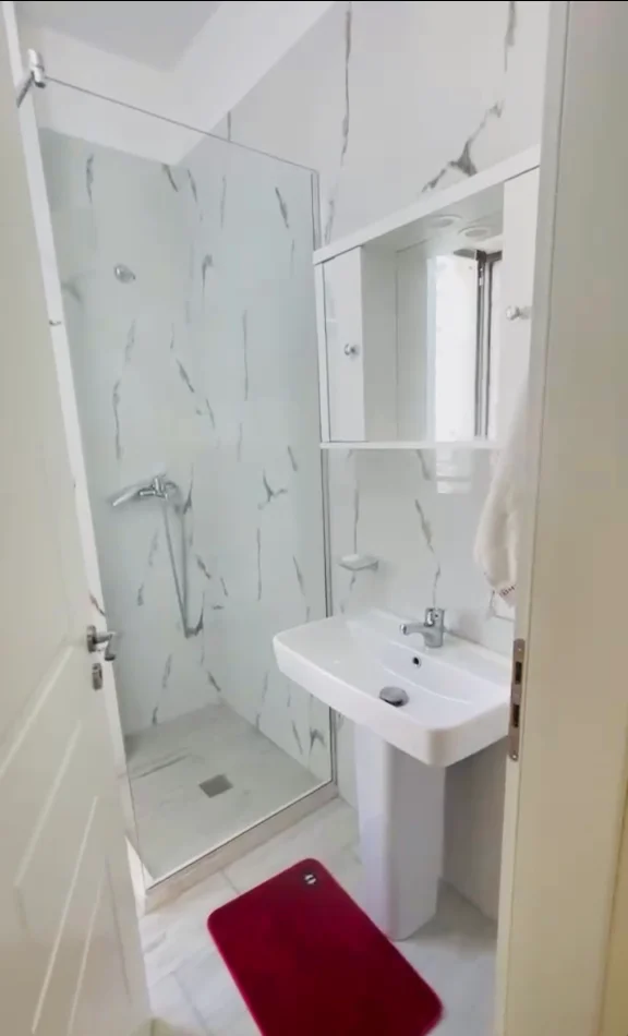 Tirane, jepet me qera apartament 1+1 Kati 2, 65 m² 470 € (Vila L)