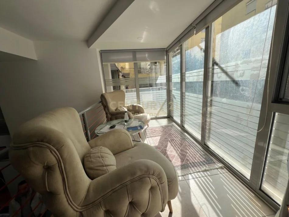 Tirane, shes 2+1+Ballkon Kati 1, 90 m² 110.000 € (Yzberisht)