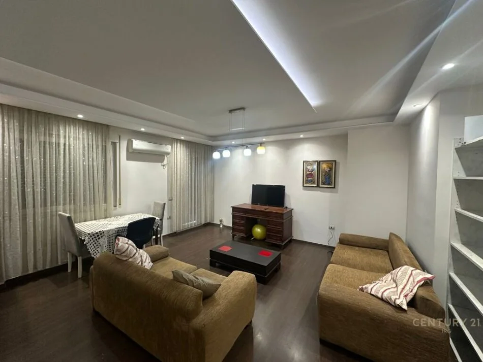 Tirane, jepet me qera apartament 2+1+Ballkon Kati 3, 130 m² 600 € (Rruga Frosina Plaku)
