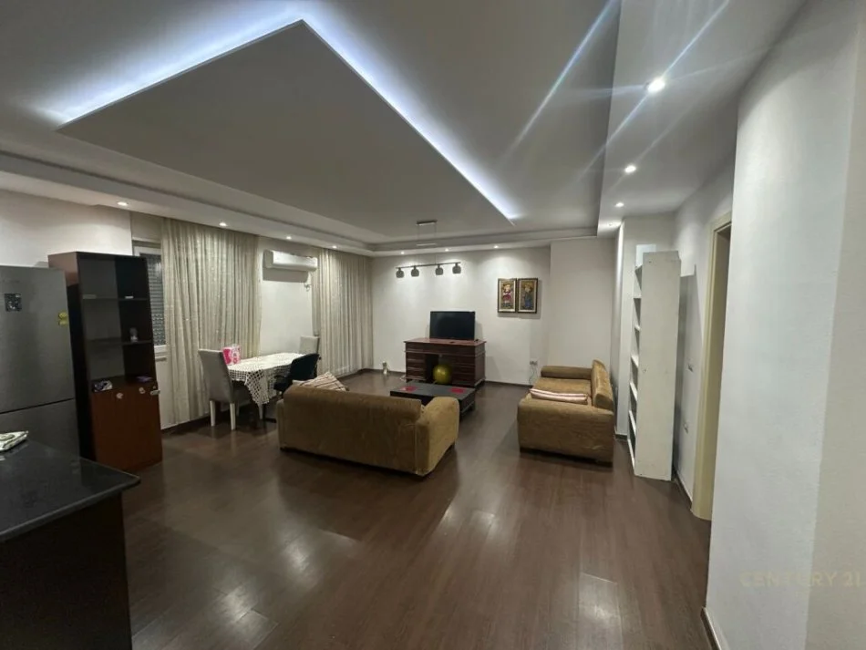 Tirane, jepet me qera apartament 2+1+Ballkon Kati 3, 130 m² 600 € (Rruga Frosina Plaku)