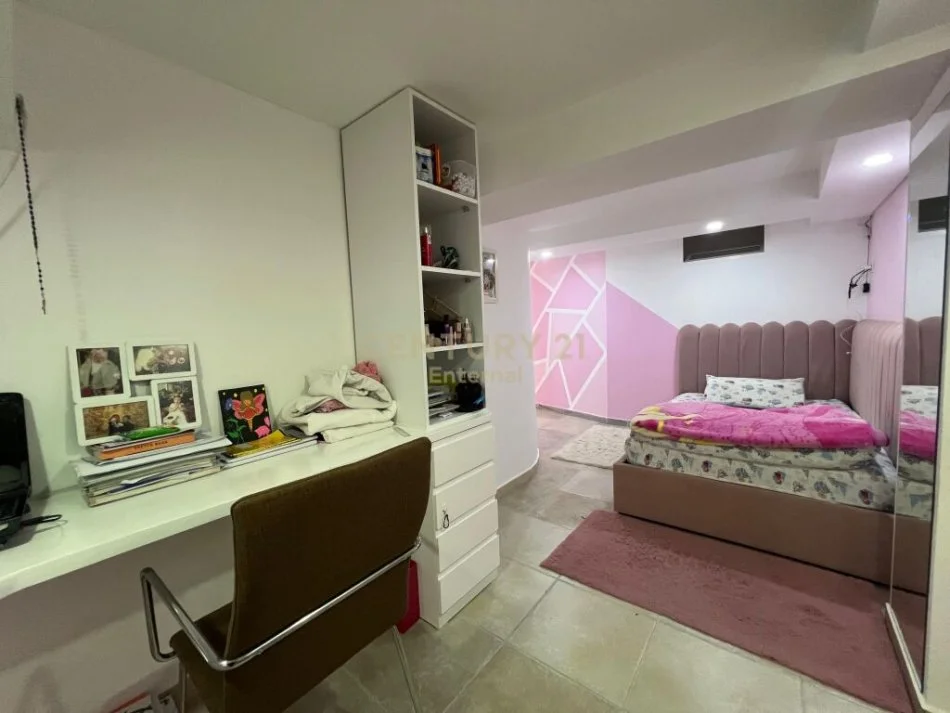 Tirane, shes 2+1+Ballkon Kati 1, 90 m² 110.000 € (Yzberisht)