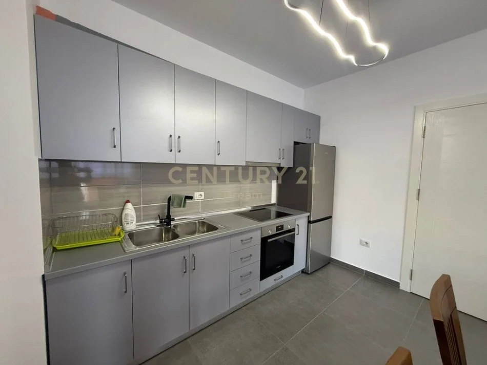 Tirane, jepet me qera apartament 1+1 Kati 4, 70 m² 500 € 