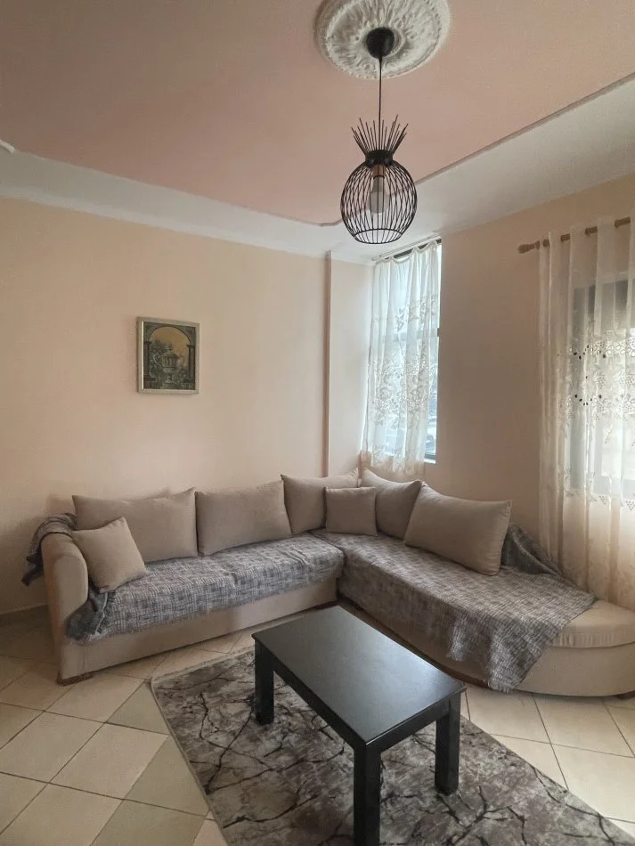 Durres, jepet me qera apartament 1+1+Ballkon Kati 1, 75 m² 300 € (golem)