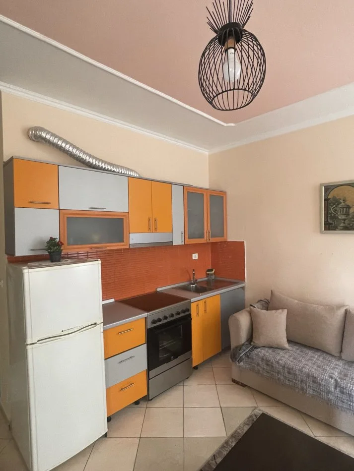 Durres, jepet me qera apartament 1+1+Ballkon Kati 1, 75 m² 300 € (golem)
