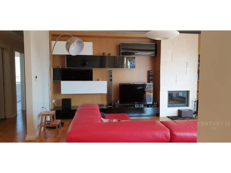 Tirane, jepet me qera apartament 2+1+Ballkon Kati 7, 123 m² 1.800 € (Pjeter Bogdani)