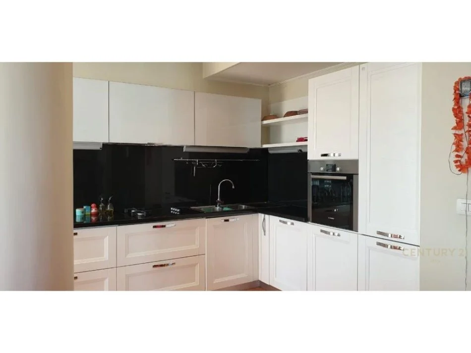 Tirane, jepet me qera apartament 2+1+Ballkon Kati 7, 123 m² 1.800 € (Pjeter Bogdani)