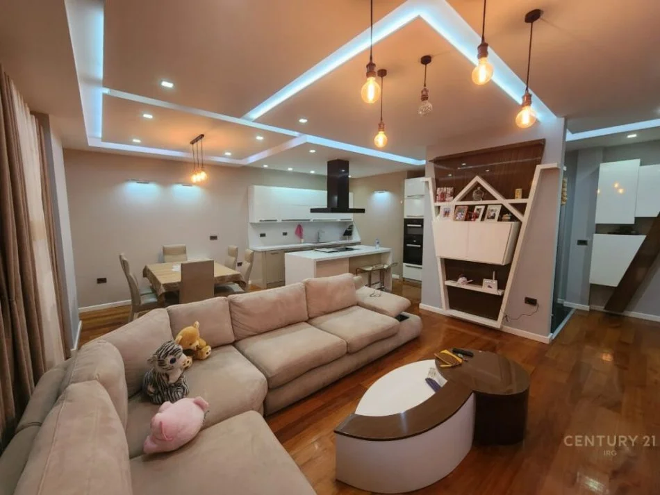 Tirane, jepet me qera apartament 2+1 Kati 12, 135 m² 1.000 € (Rruga Panorama)