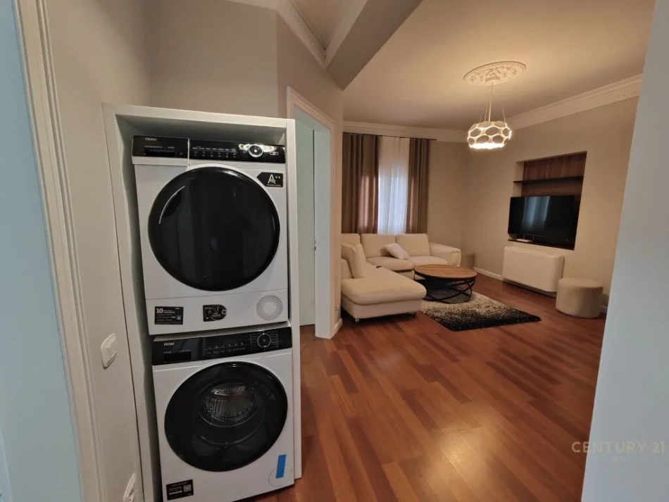 Tirane, jepet me qera apartament 2+1 Kati 3, 100 m² 800 € (Selite)