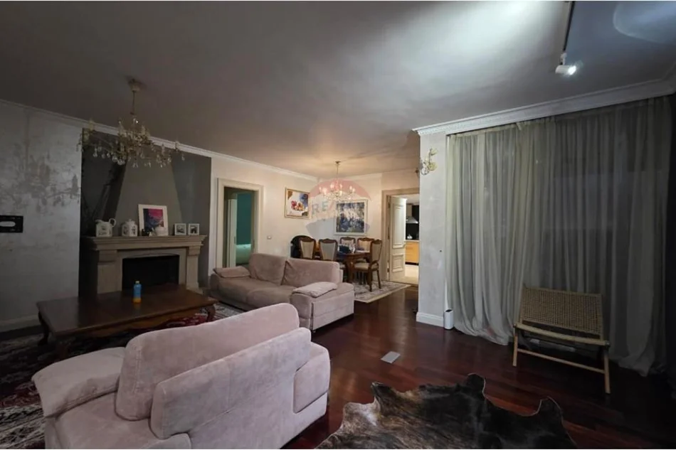 Tirane, shitet apartament 3+1+Ballkon , 185 m² 620.000 € 