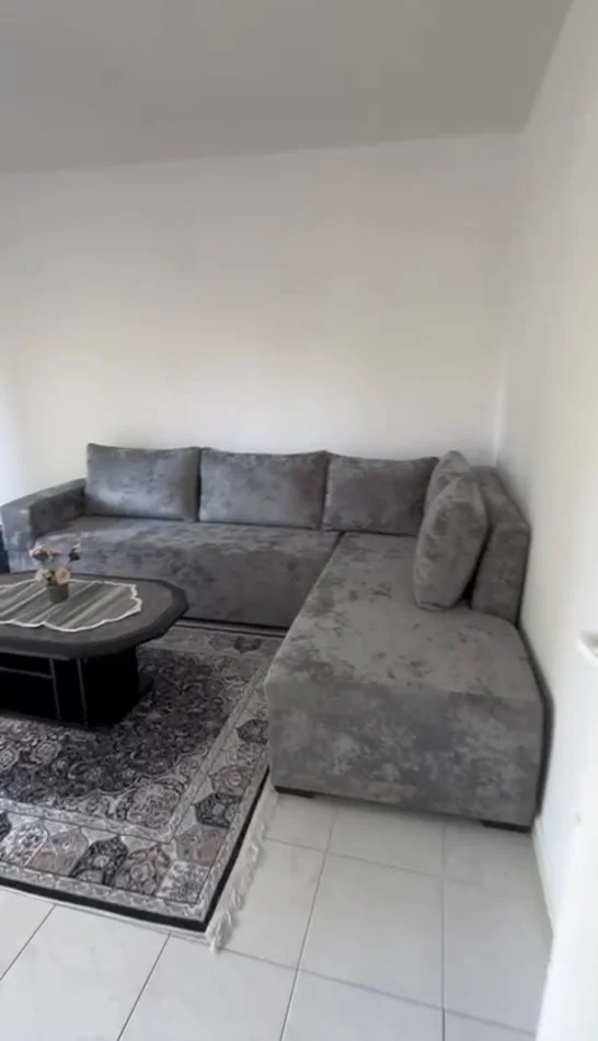 Tirane, jepet me qera apartament 1+1+Ballkon Kati 5, 60 m² 380 € (Kongresi lushnjes)