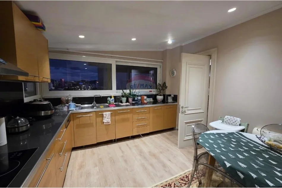 Tirane, shitet apartament 3+1+Ballkon , 185 m² 620.000 € 