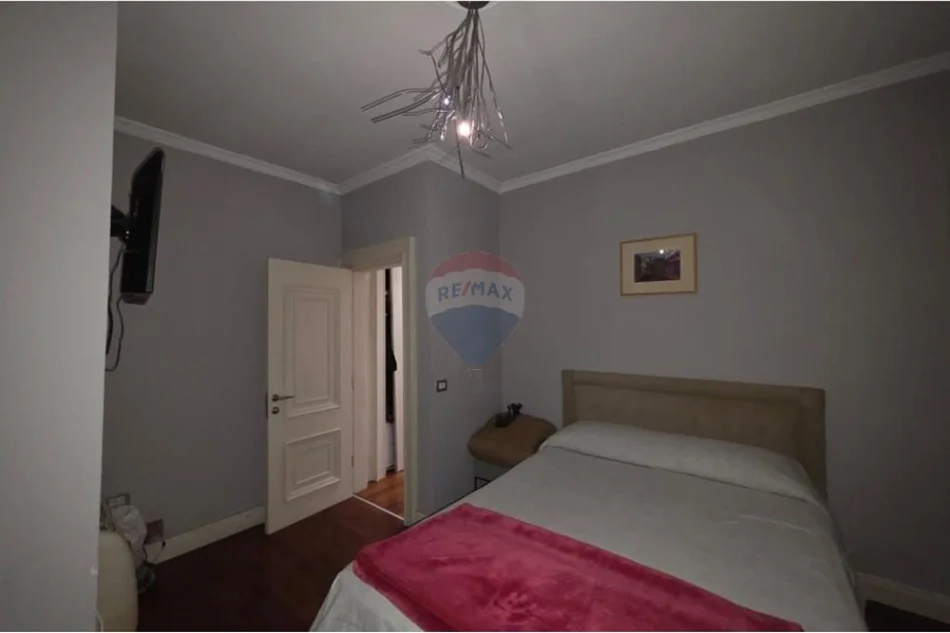 Tirane, shitet apartament 3+1+Ballkon , 185 m² 620.000 € 