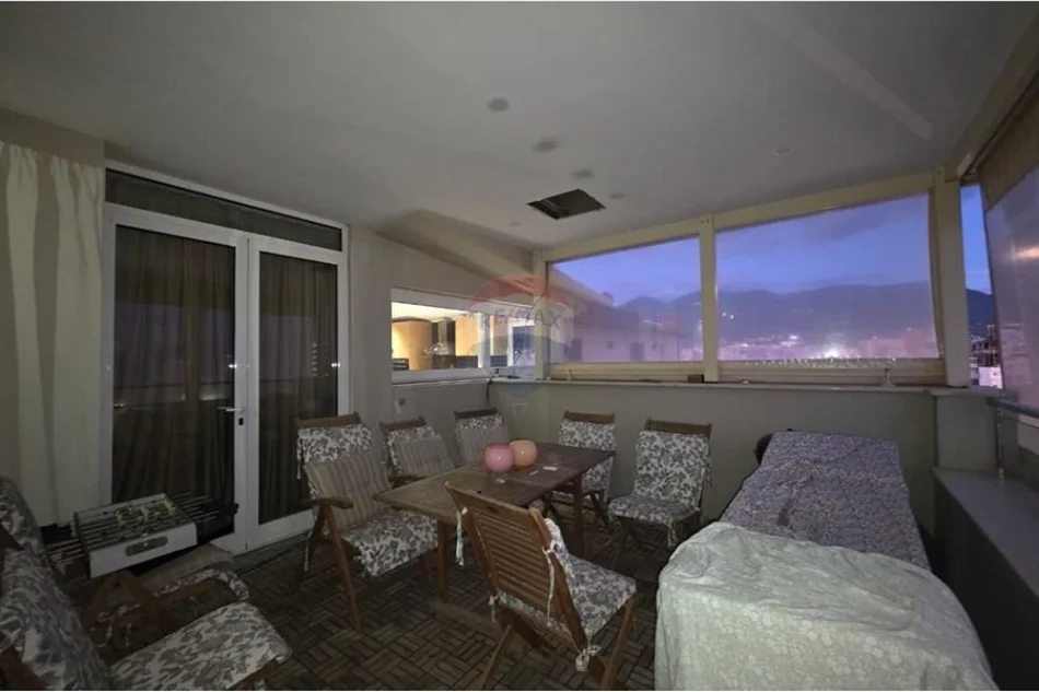 Tirane, shitet apartament 3+1+Ballkon , 185 m² 620.000 € 