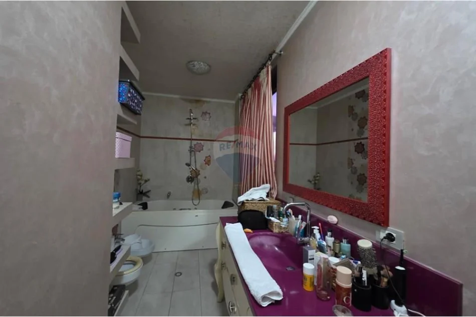 Tirane, shitet apartament 3+1+Ballkon , 185 m² 620.000 € 