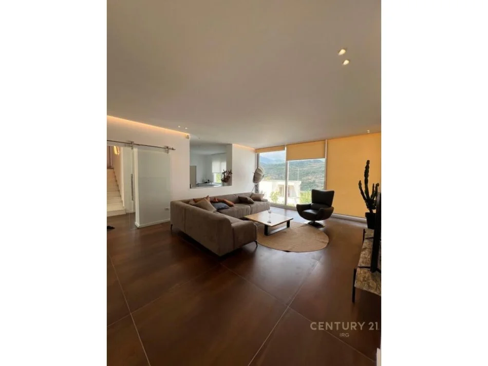 Tirane, jepet me qera Vile 3 Katshe , 574 m² 2.000 € (Green Garden, Berzhite)