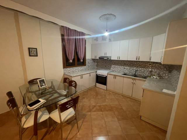 Tirane, jepet me qera Kati 1, 110 m² 600 €