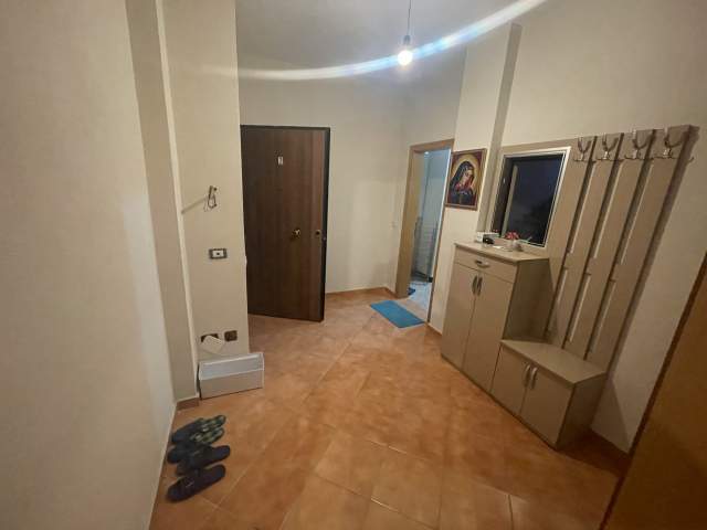 Tirane, jepet me qera Kati 1, 110 m² 600 €