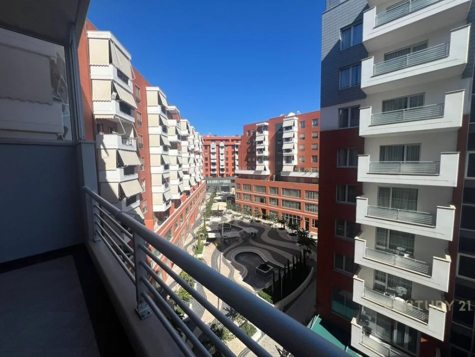 Tirane, jepet me qera apartament 3+1+Ballkon Kati 5, 139 m² 1.300 € 