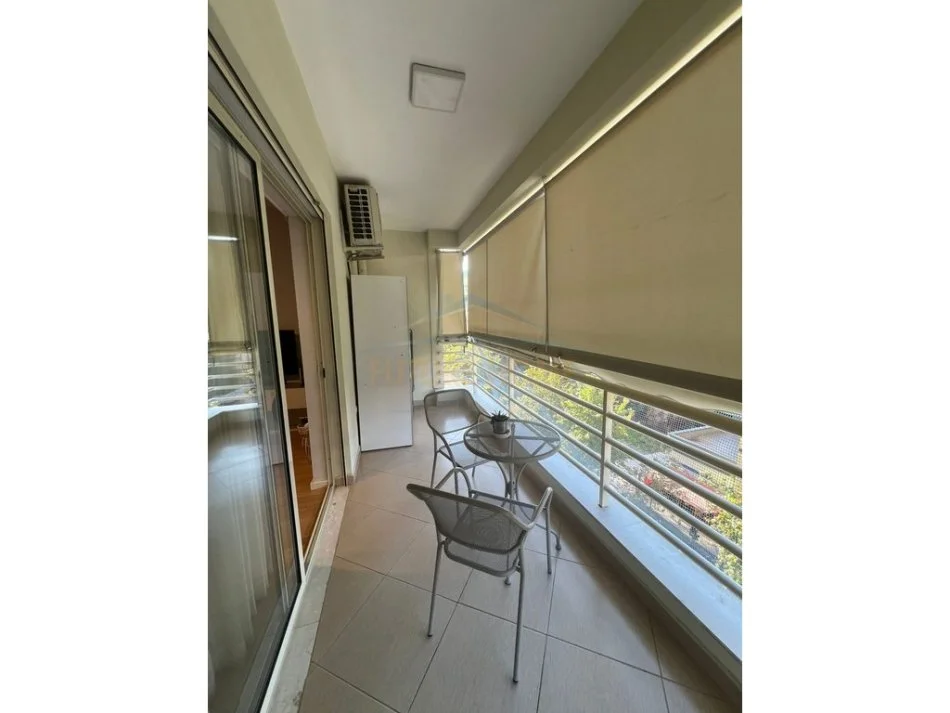 Tirane, jepet me qera apartament 1+1+Ballkon Kati 4, 65 m² 650 € (Rruga panorama)