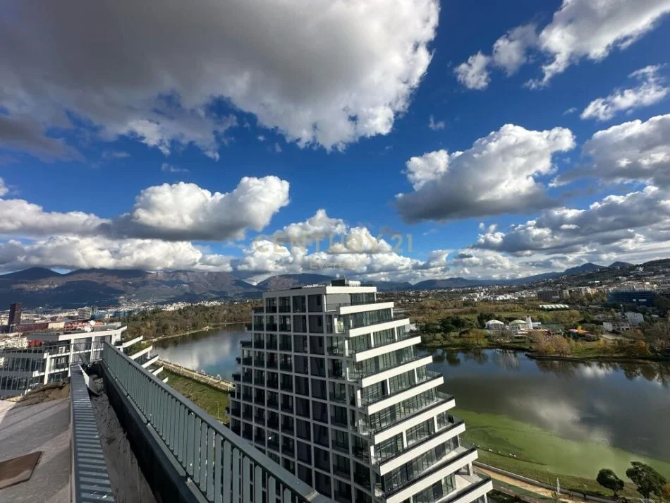 Tirane, jepet me qera apartament 3+1+2+2 poste parkimi Kati 15, 233 m² 3.700 € (Lake View)