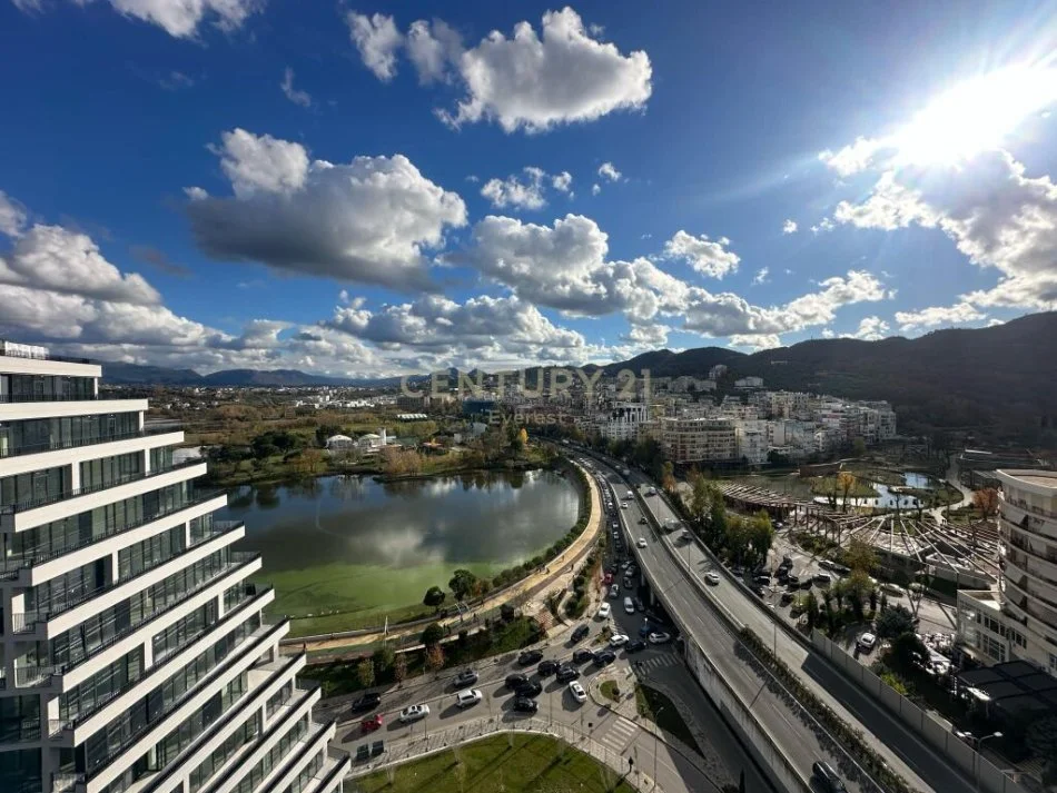 Tirane, jepet me qera apartament 3+1+2+2 poste parkimi Kati 15, 233 m² 3.700 € (Lake View)