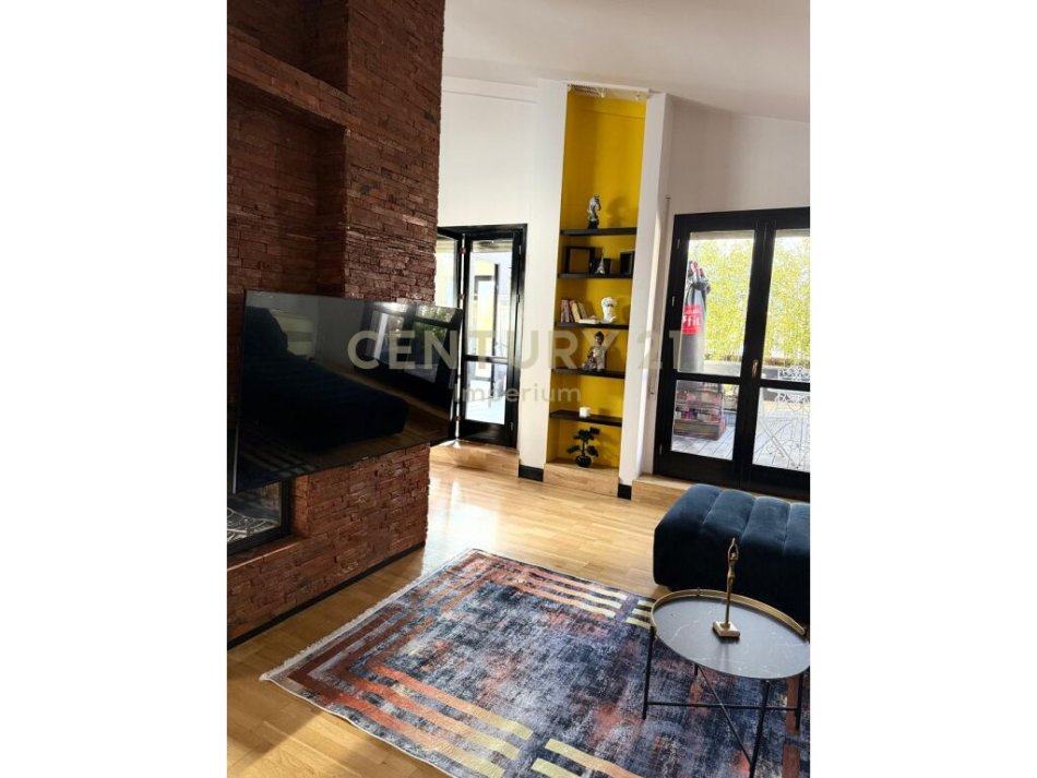 Tirane, jepet me qera apartament duplex Dublex Kati 6, 204 m² 2.000 € (Kopshti Botanik)