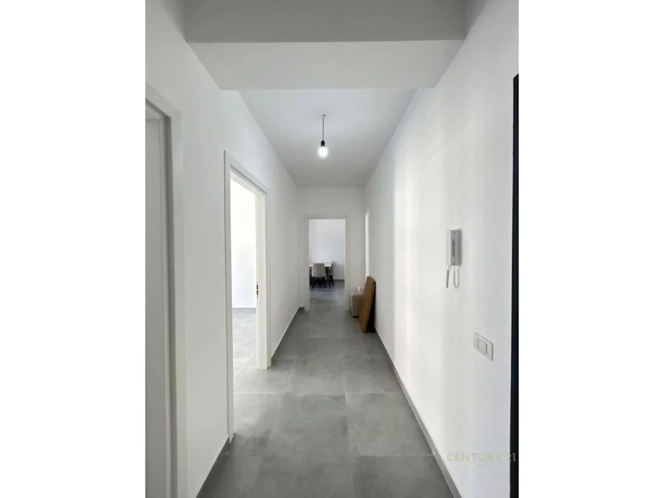 Tirane, jepet me qera apartament 1+1 Kati 4, 70 m² 450 € 