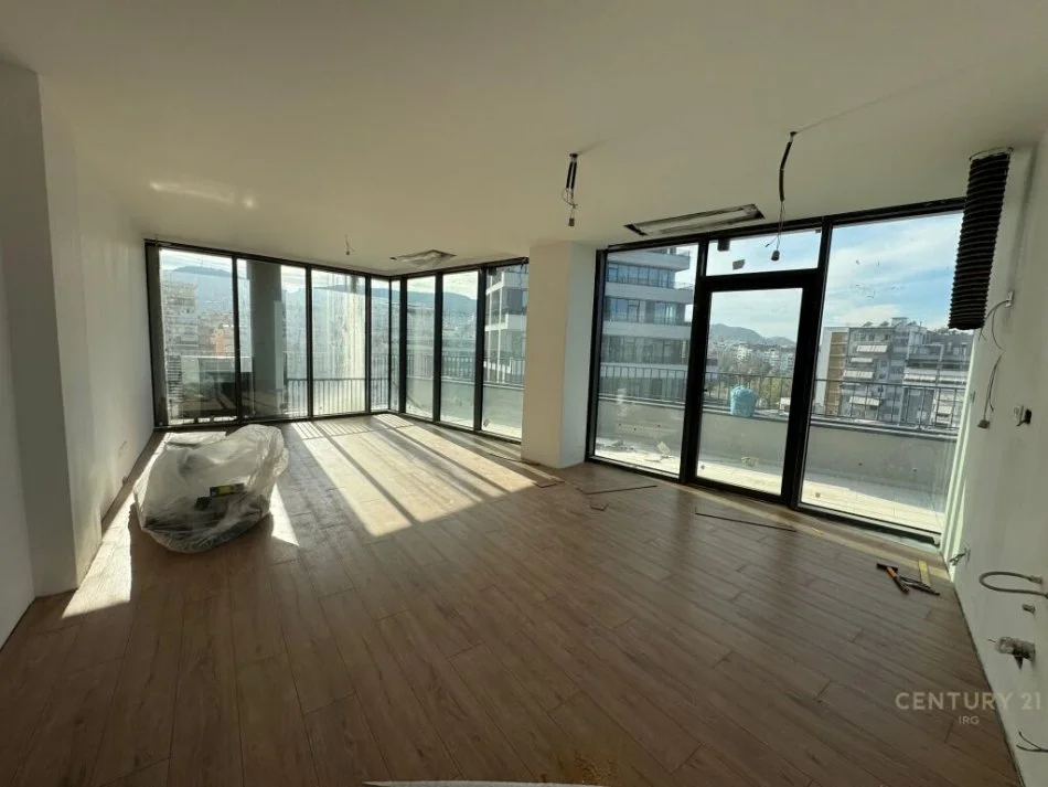 Tirane, jepet me qera apartament 2+1 Kati 5, 178 m² 1.600 € (Lake View)