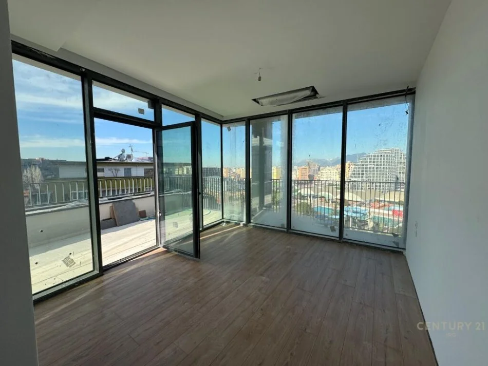 Tirane, jepet me qera apartament 2+1 Kati 5, 178 m² 1.600 € (Lake View)
