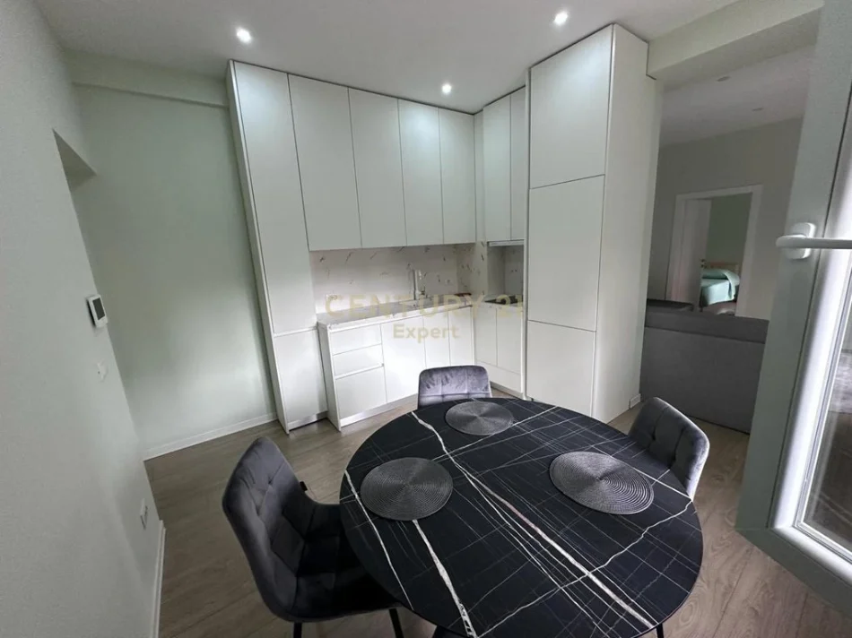 Tirane, shes apartament 1+1 Kati 2, 106 m² 300.000 € (Rruga e Elbasanit)