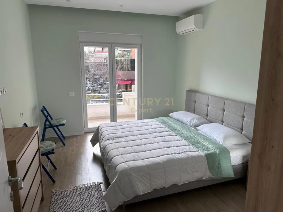 Tirane, shes apartament 1+1 Kati 2, 106 m² 300.000 € (Rruga e Elbasanit)