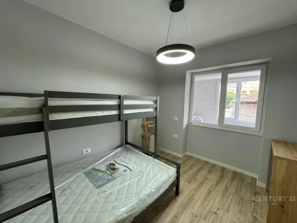 Tirane, jepet me qera apartament 2+1 Kati 2, 75 m² 800 € (Bulevardi Zogu i pare)