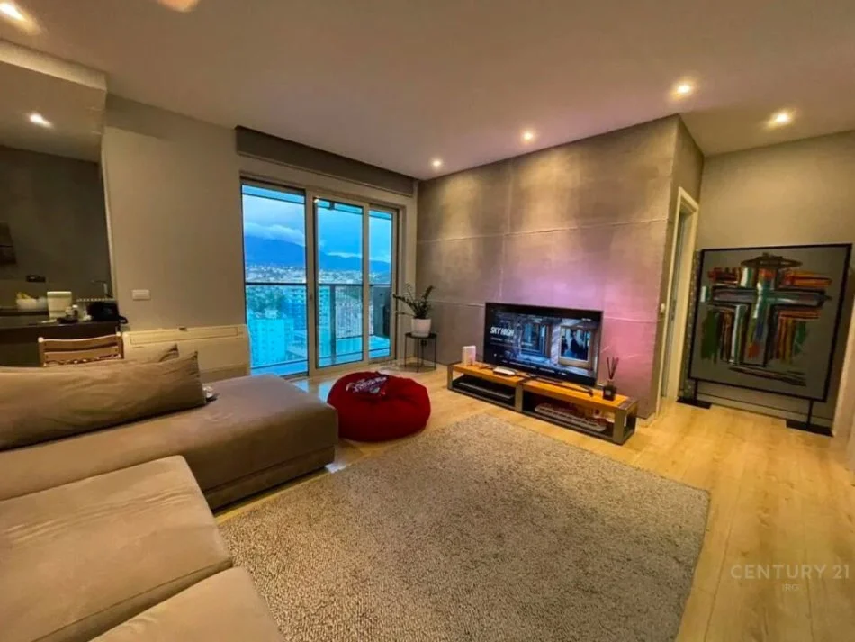 Tirane, jepet me qera apartament 2+1 Kati 18, 150 m² 2.000 € (Rezidenca Ambasador 3)