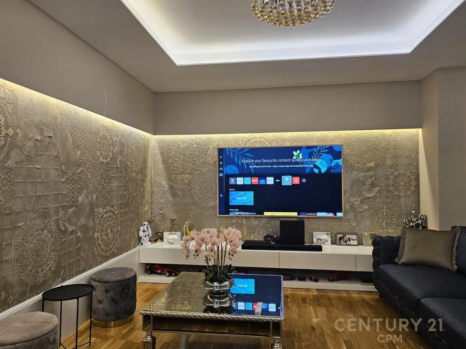 Tirane, shes apartament 3+1 Kati 2, 130 m² 390.000 € (Rruga Faik Konica)