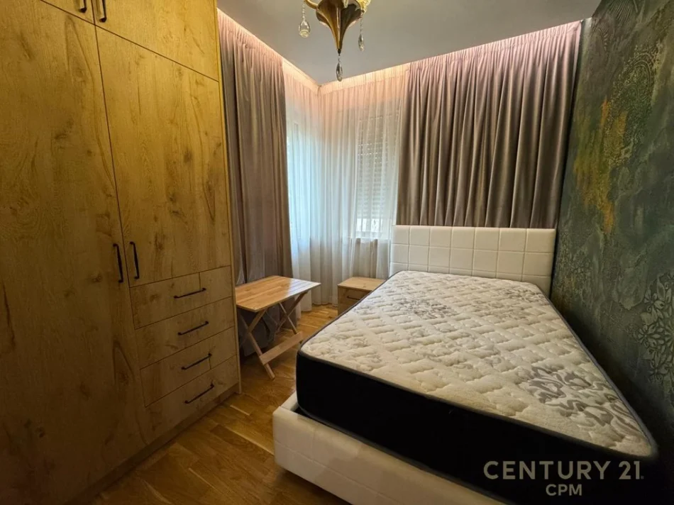 Tirane, shes apartament 3+1 Kati 2, 130 m² 390.000 € (Rruga Faik Konica)