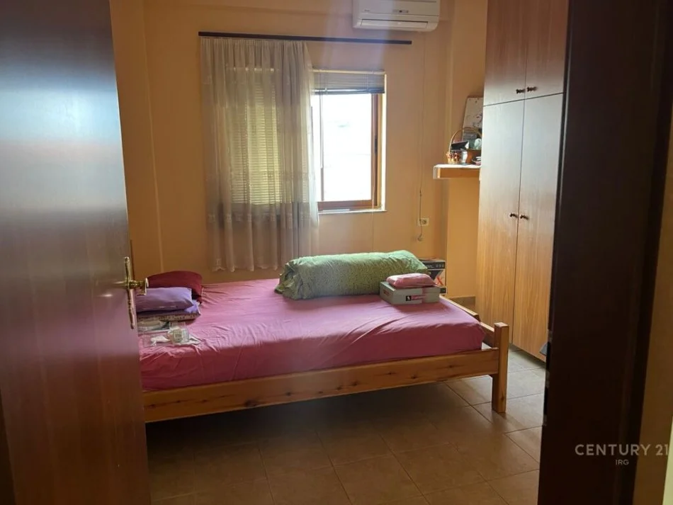 Tirane, jepet me qera apartament 1+1 Kati 5, 89 m² 400 € (Rruga Bardhyl)