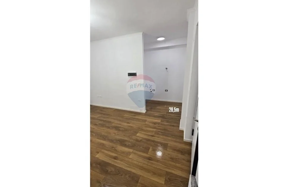 Tirane, shitet garsonier 1+1 , 158.000 € 