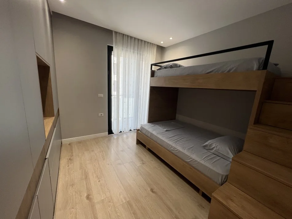 Tirane, shitet apartament 2+1+Ballkon Kati 4, 94 m² 161.600 € (Tirana Entry 1)