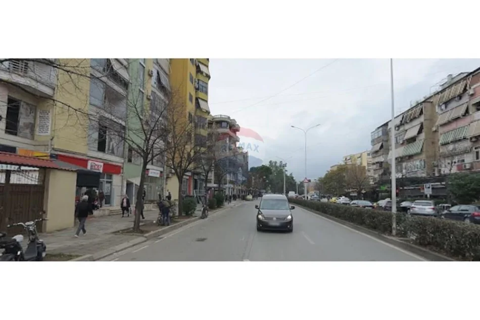Tirane, shitet dyqan , 70 m² 
