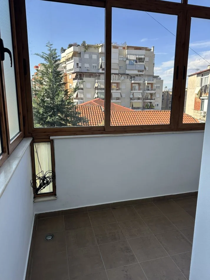 Tirane, qira apartament 1+1 Kati 3, 57 m² (Blloku ambasadave)