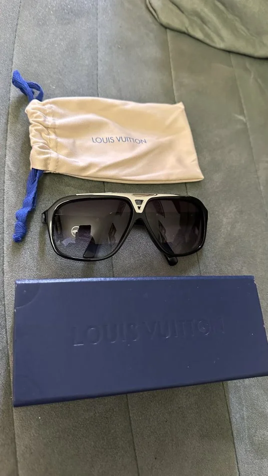 Tirane, shes SHITEN SYZE ORIGJINALE LOUIS VUITTON BLACK AND SILVER LIMITED EDITION SHUM TE VECANTA