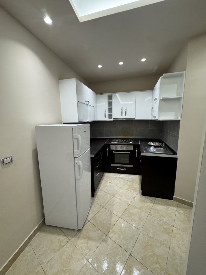 Tirane, jepet me qera apartament 1+1 , 399€