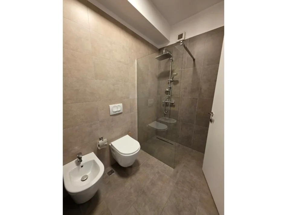 Tirane, jepet me qera apartament 2+1+Ballkon Kati 6, 90 m² 900 € (Quartum Residence)