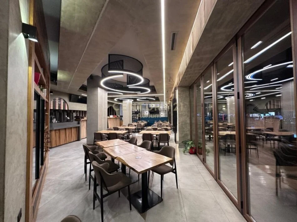 Vlore, shitet bar-resorant , 370 m² 550.000 € (Bistro Kafe në Vlorë)