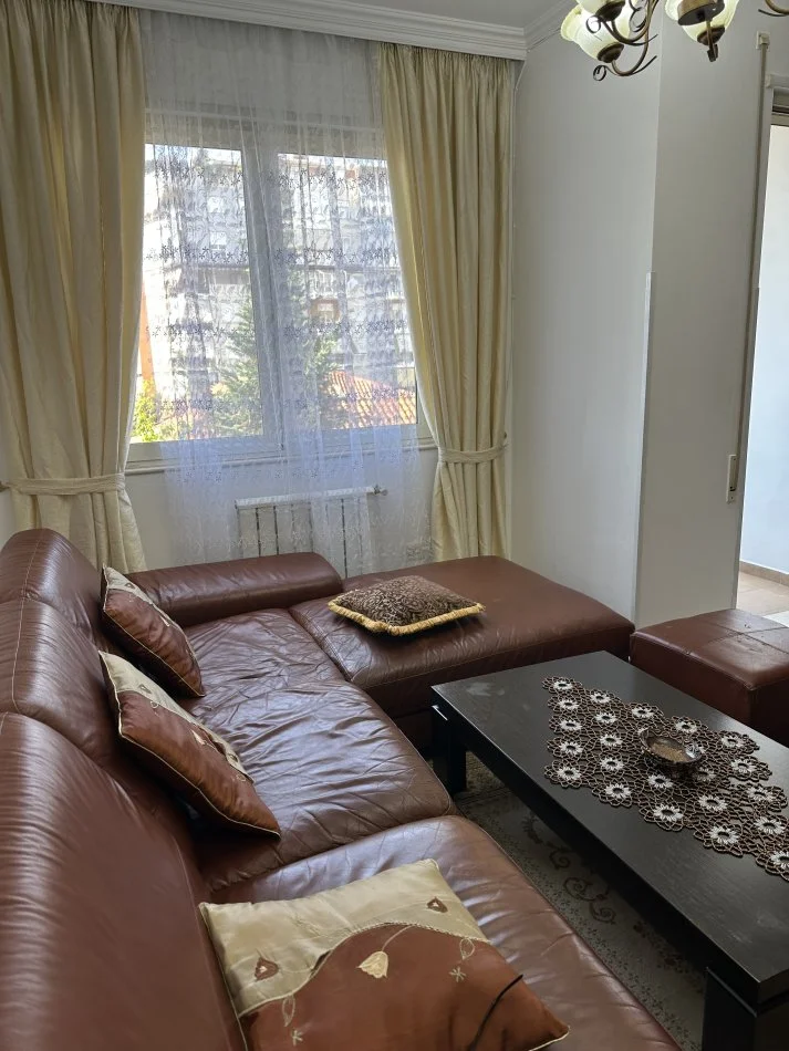 Tirane, qira apartament 1+1 Kati 3, 57 m² (Blloku ambasadave)